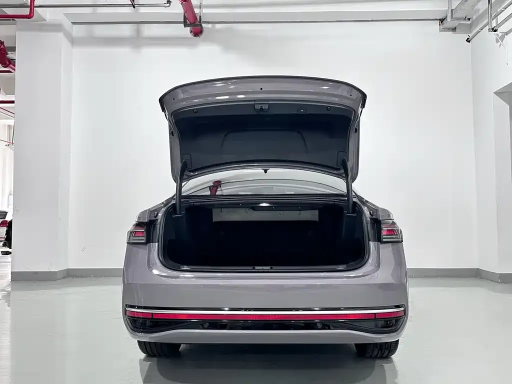 Volkswagen Passat 2024 из CN, фото 2