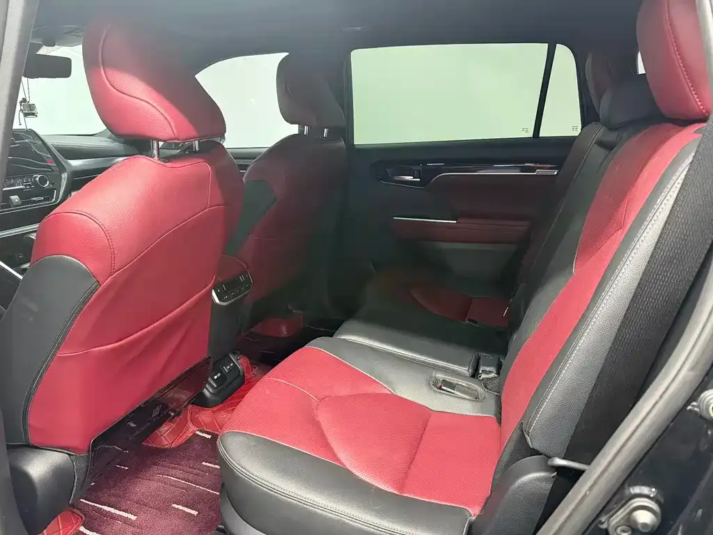 Toyota Crown Kluger 2023 из CN, фото 9