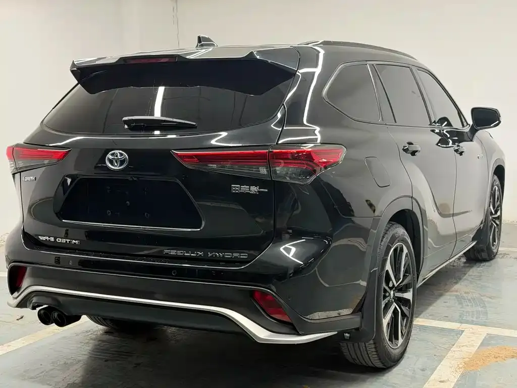 Toyota Crown Kluger 2023 из CN, фото 6
