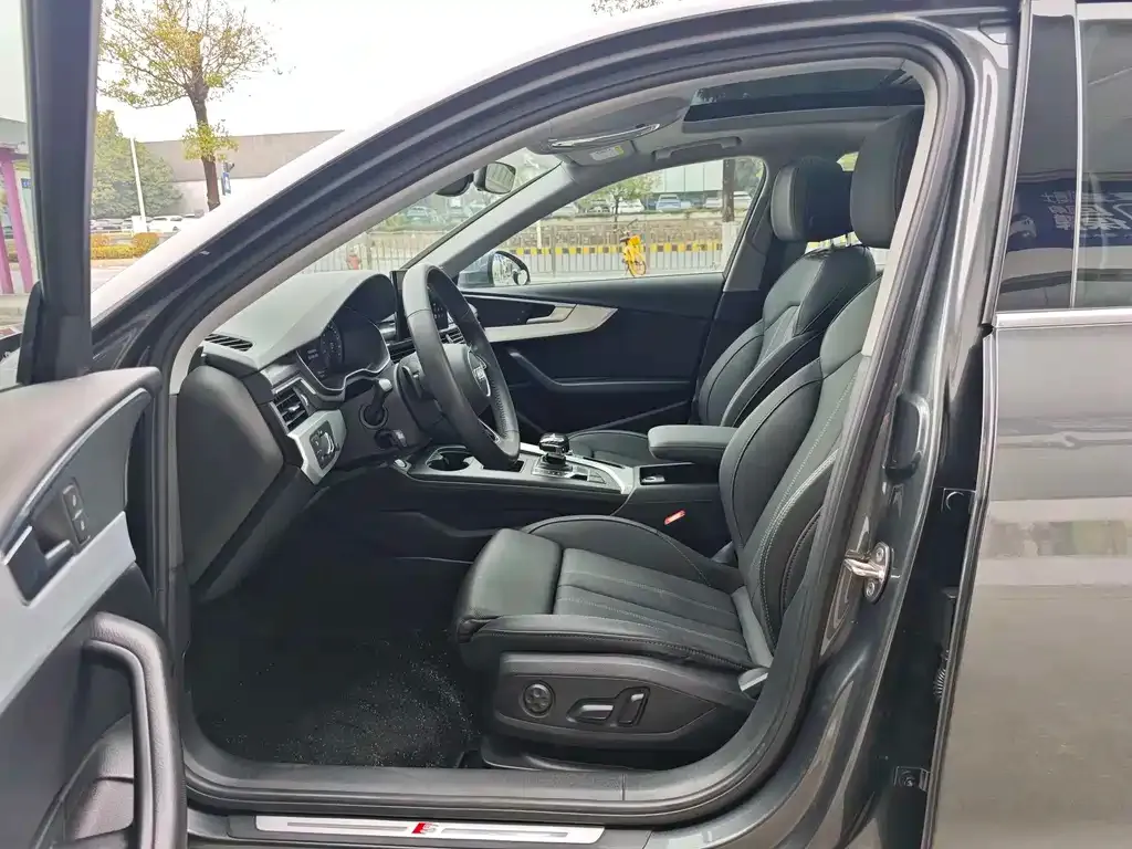 Audi A4L 2021 из CN, фото 5