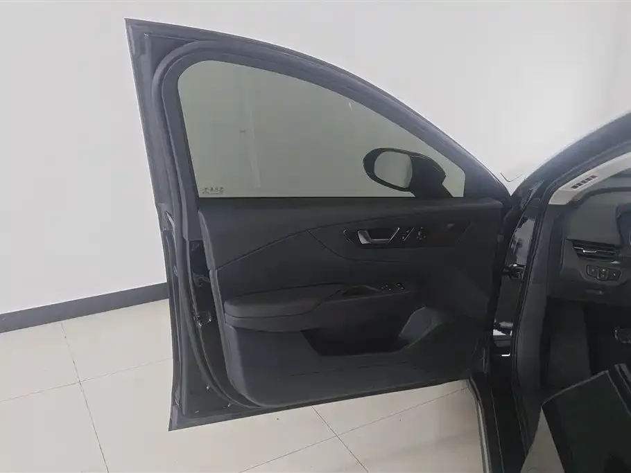 Hongqi E-QM5 2023 из CN, фото 5