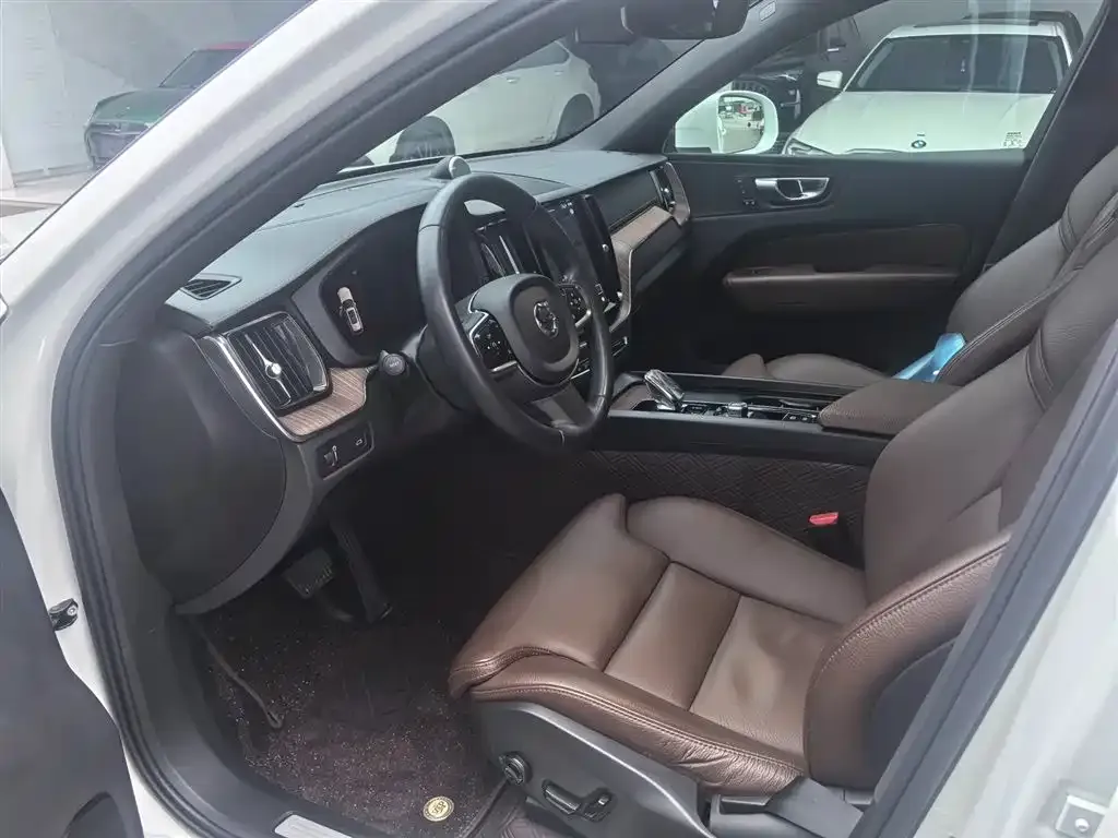 Volvo XC60 2022 из CN, фото 4