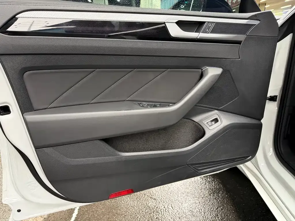 Volkswagen CC 2025 из CN, фото 9
