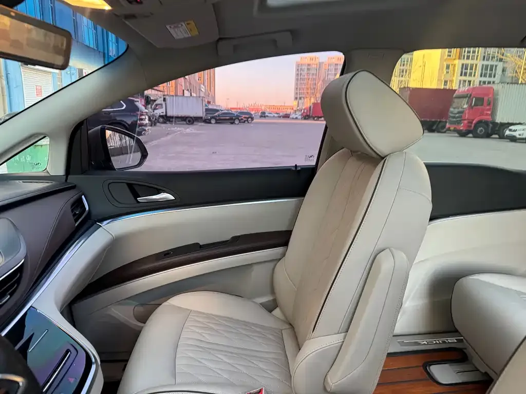 Buick GL8 2021 из CN, фото 3