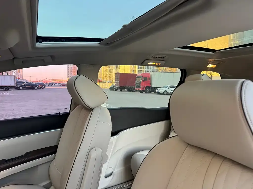 Buick GL8 2021 из CN, фото 2