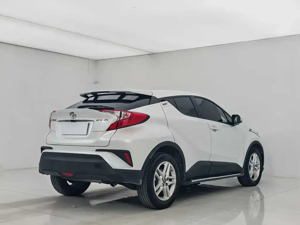 Toyota C-HR — фото 10