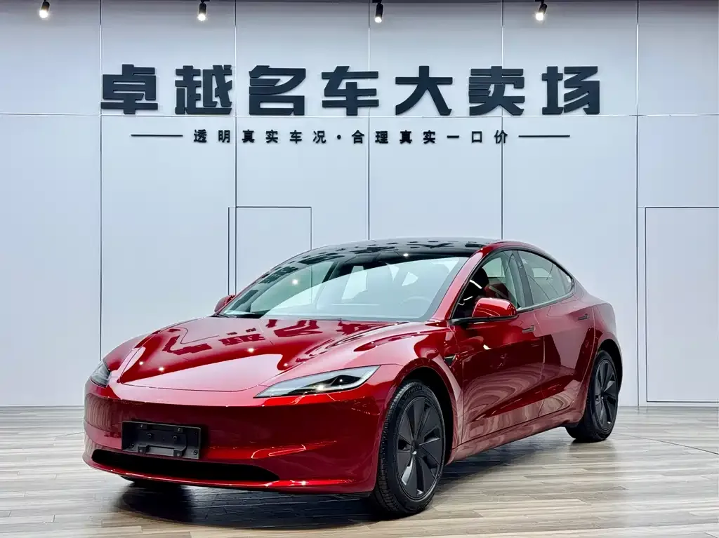 Tesla Model 3 — фото 1