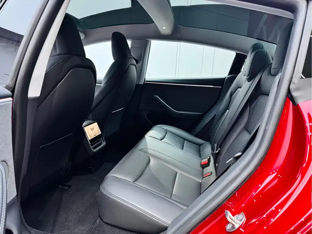 Tesla Model 3 — фото 6
