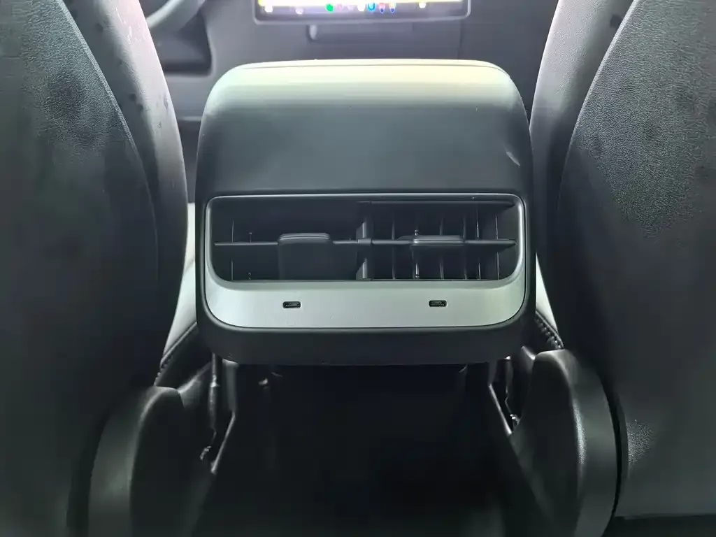 Tesla Model Y 2023 из CN, фото 3