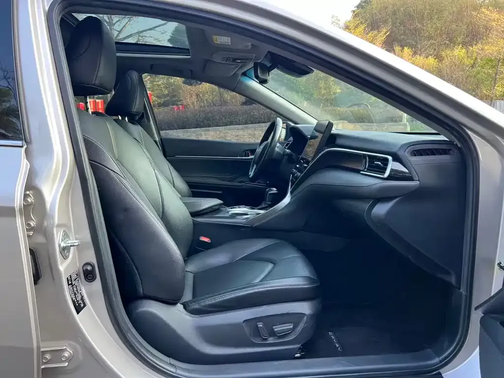 Toyota Camry 2022 из CN, фото 8