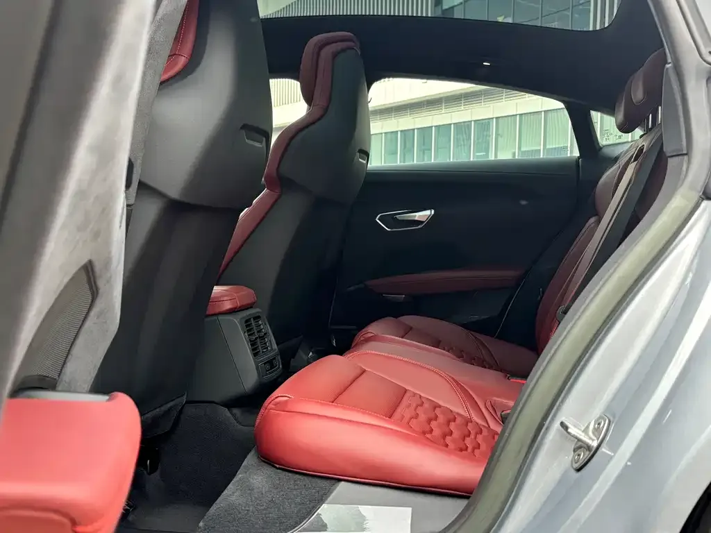 Audi RS e-tron GT 2024 из CN, фото 6