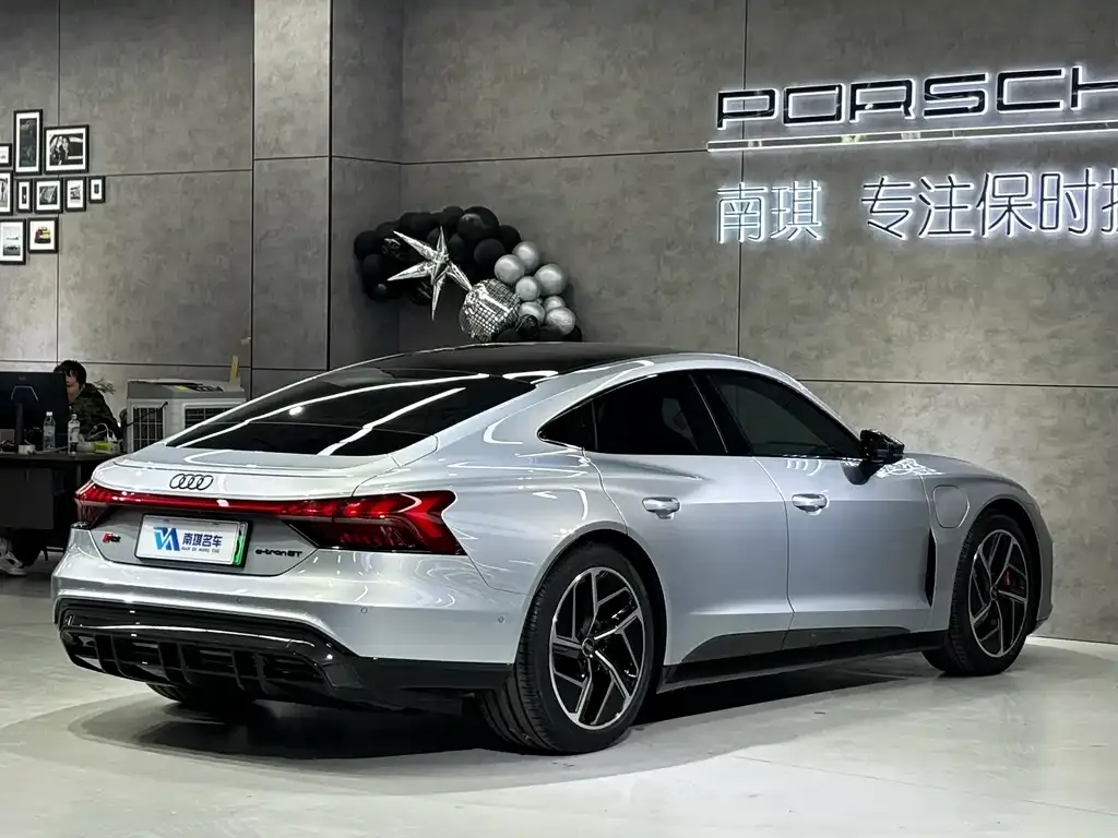 Audi RS e-tron GT 2024 из CN, фото 9