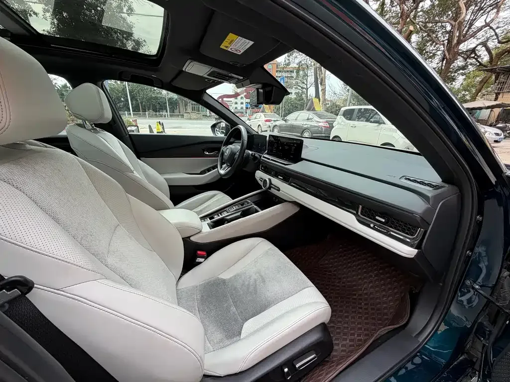 Honda Inspire PHEV 2023 из CN, фото 6