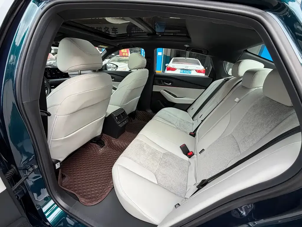 Honda Inspire PHEV 2023 из CN, фото 8