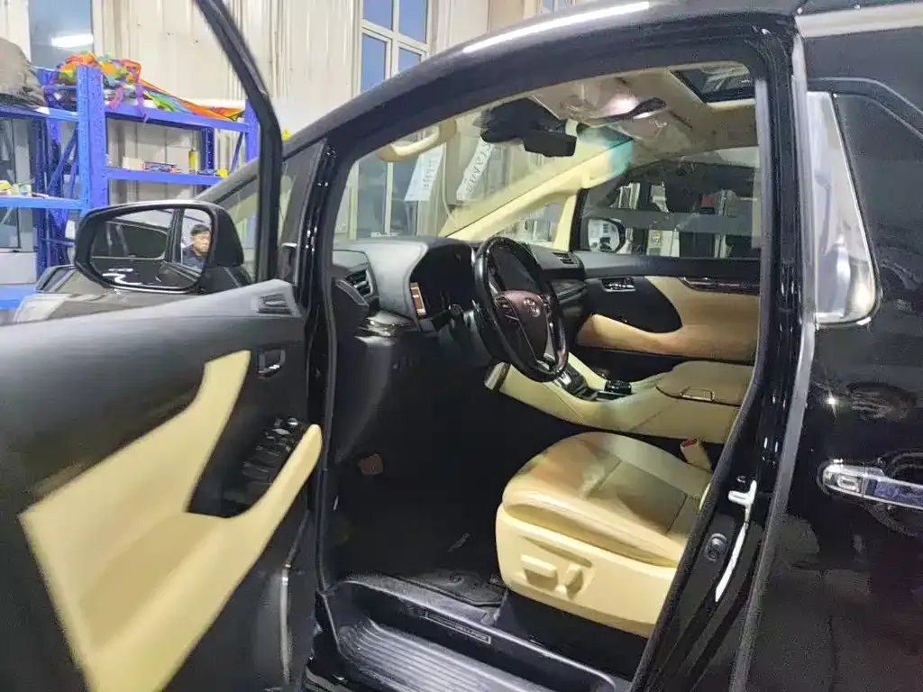 Toyota Vellfire 2023 из CN, фото 5