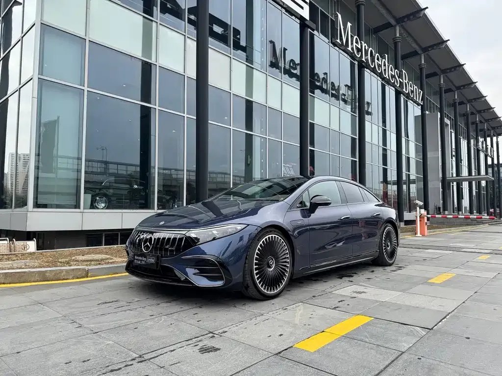 Mercedes-Benz EQS AMG — фото 10