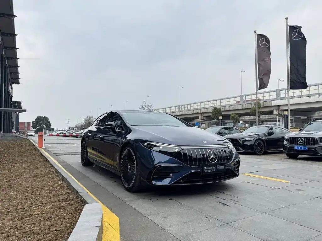 Mercedes-Benz EQS AMG — фото 3