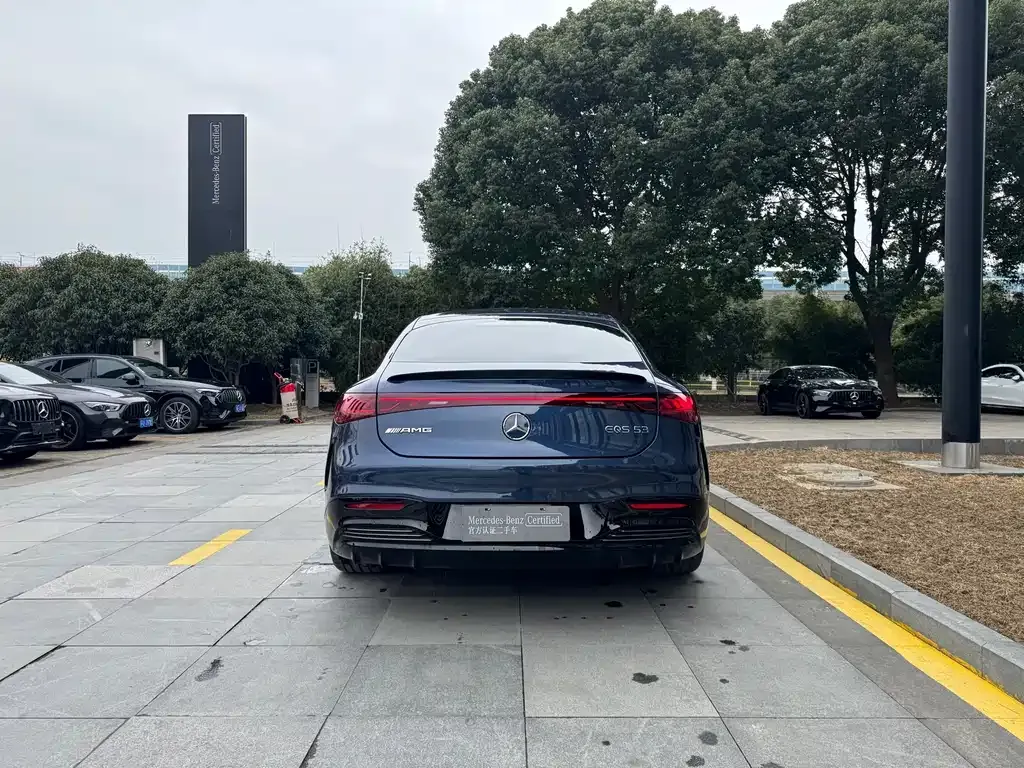 Mercedes-Benz EQS AMG — фото 9