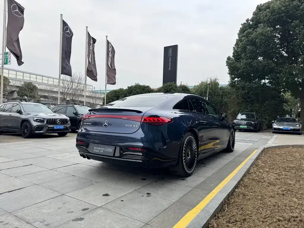 Mercedes-Benz EQS AMG — фото 7