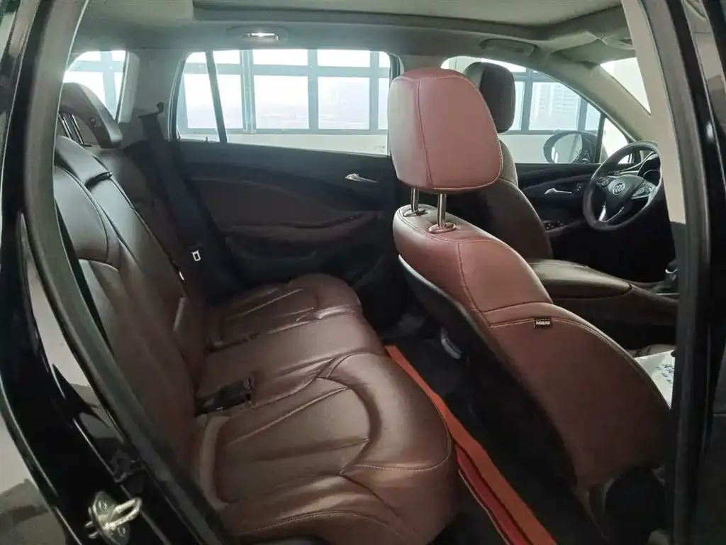 Buick Envision Plus — фото 2