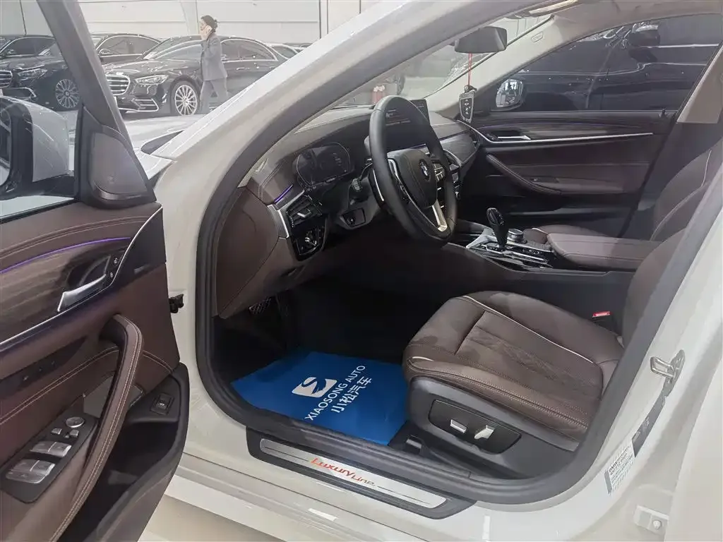 BMW 5 Series 2022 из CN, фото 9