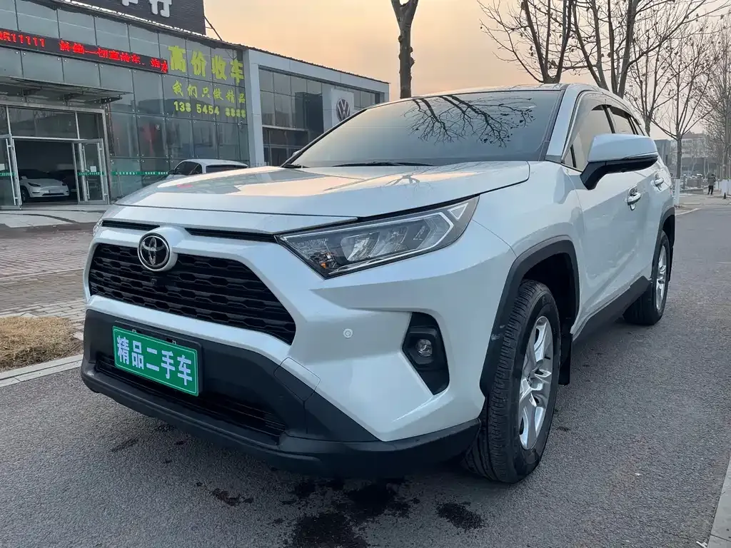 Toyota RAV4 2024 из CN, фото 1