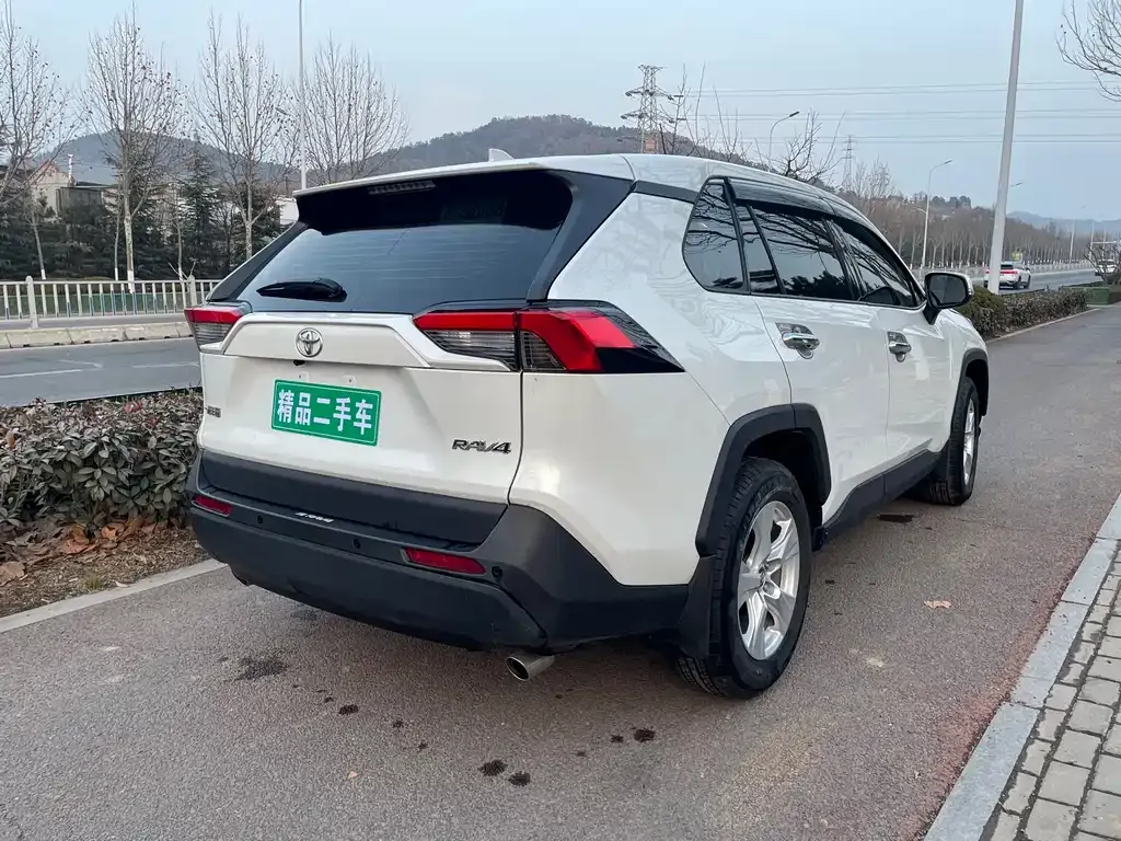 Toyota RAV4 2024 из CN, фото 3