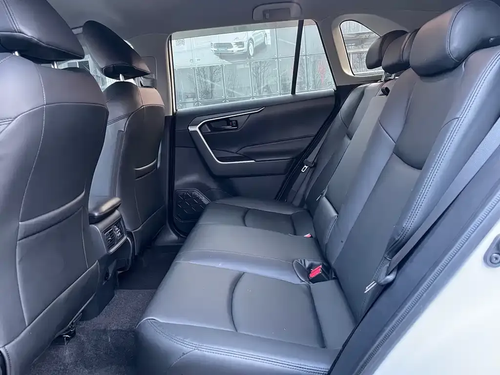 Toyota RAV4 2024 из CN, фото 8