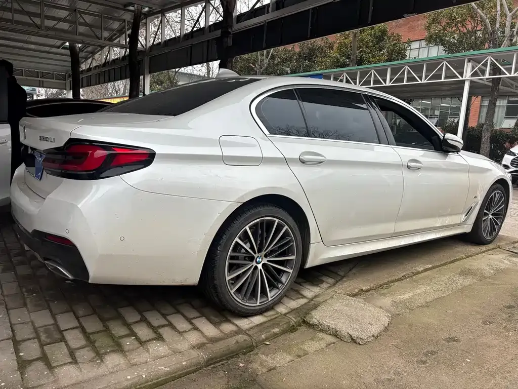 BMW 5 Series — фото 9