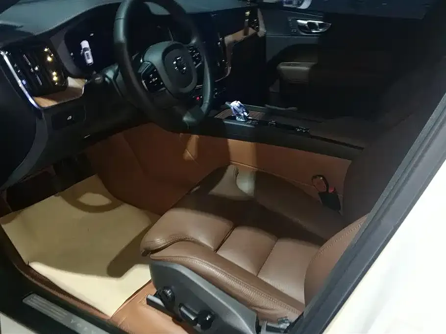 Volvo XC60 2024 из CN, фото 6