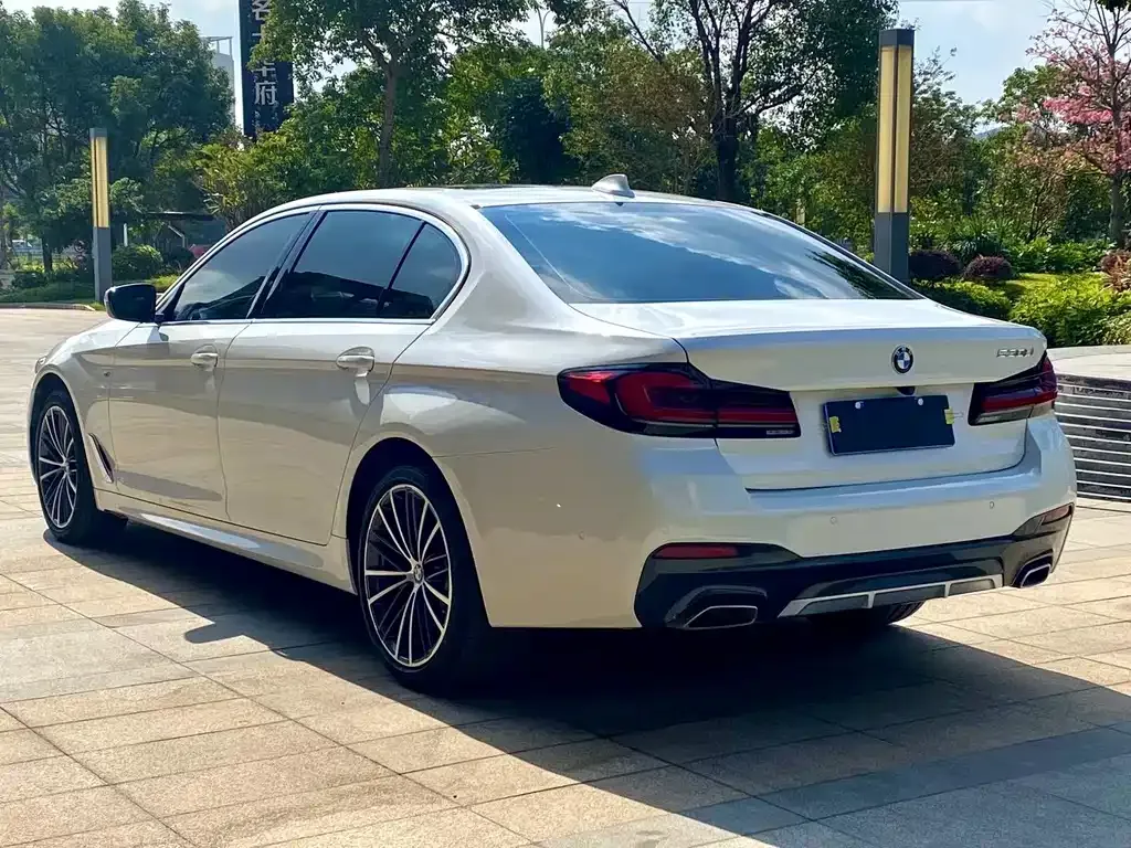 BMW 5 Series — фото 6