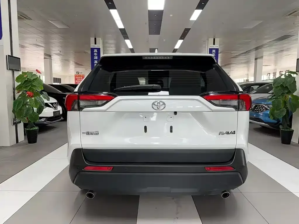 Toyota RAV4 2023 из CN, фото 10