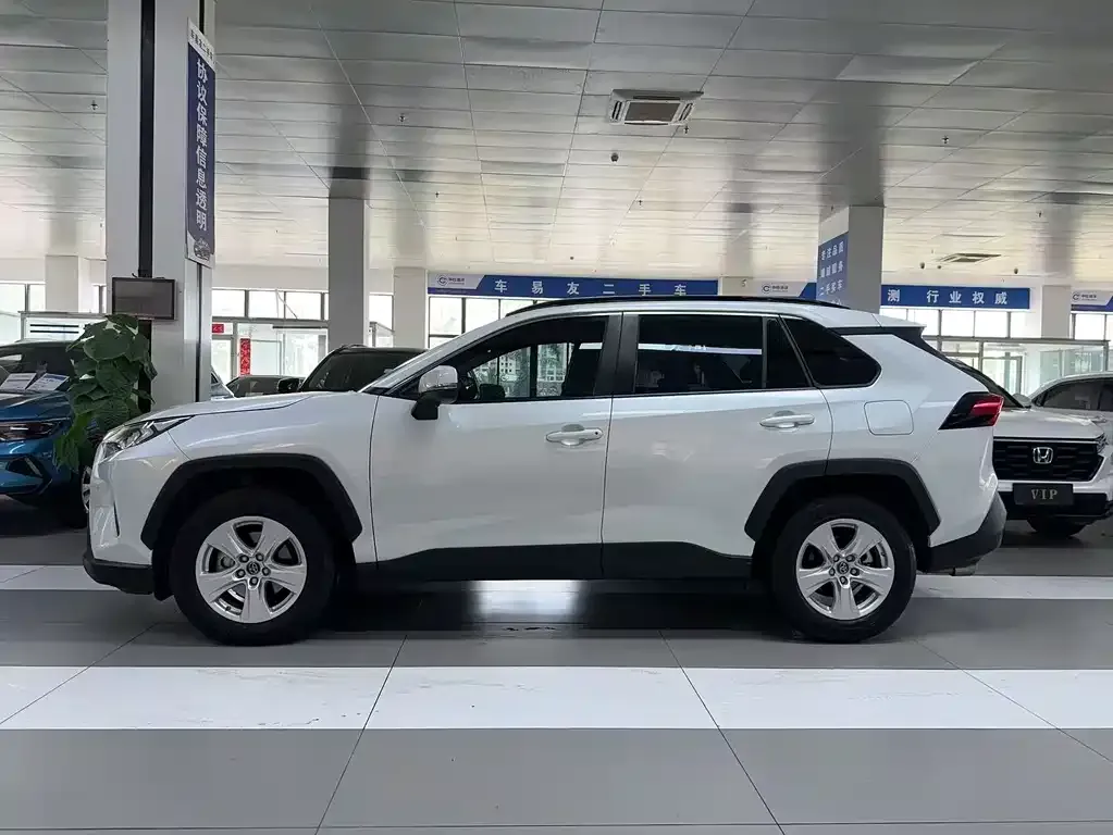 Toyota RAV4 2023 из CN, фото 8