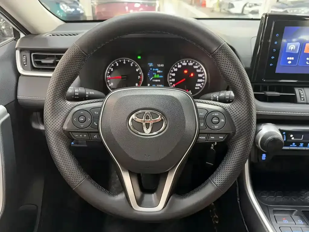 Toyota RAV4 2023 из CN, фото 9