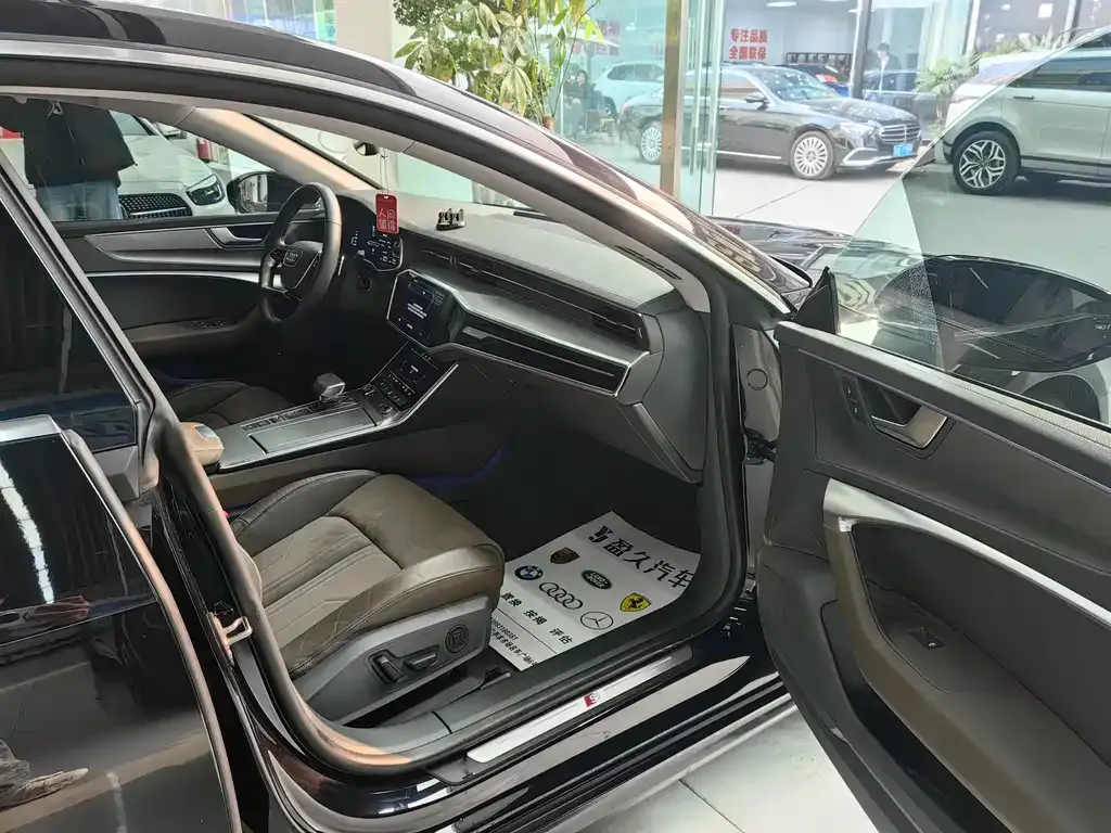 Audi A7L — фото 6