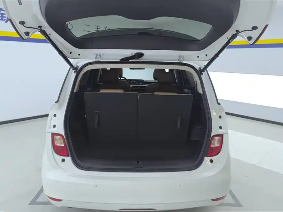 Buick GL6 2023 из CN, фото 2