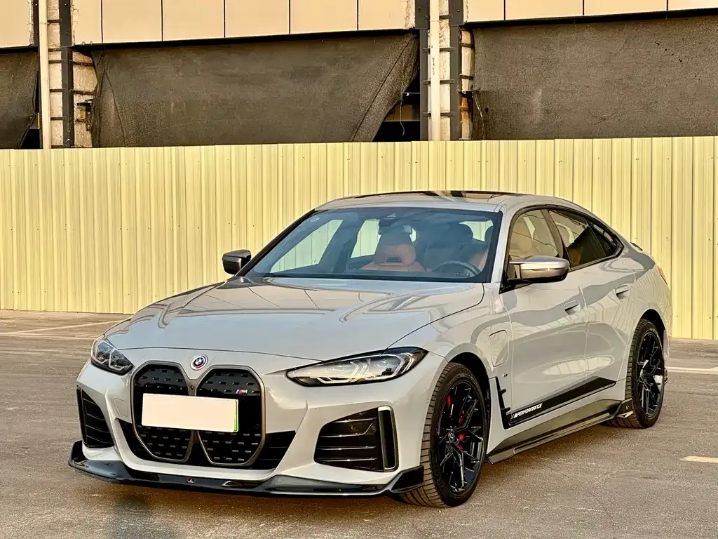 BMW i4 2023 из CN, фото 1