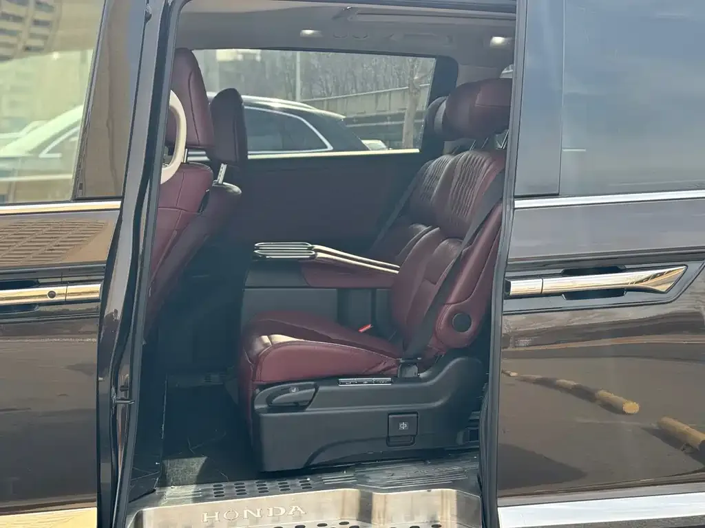 Honda Elysion 2022 из CN, фото 3