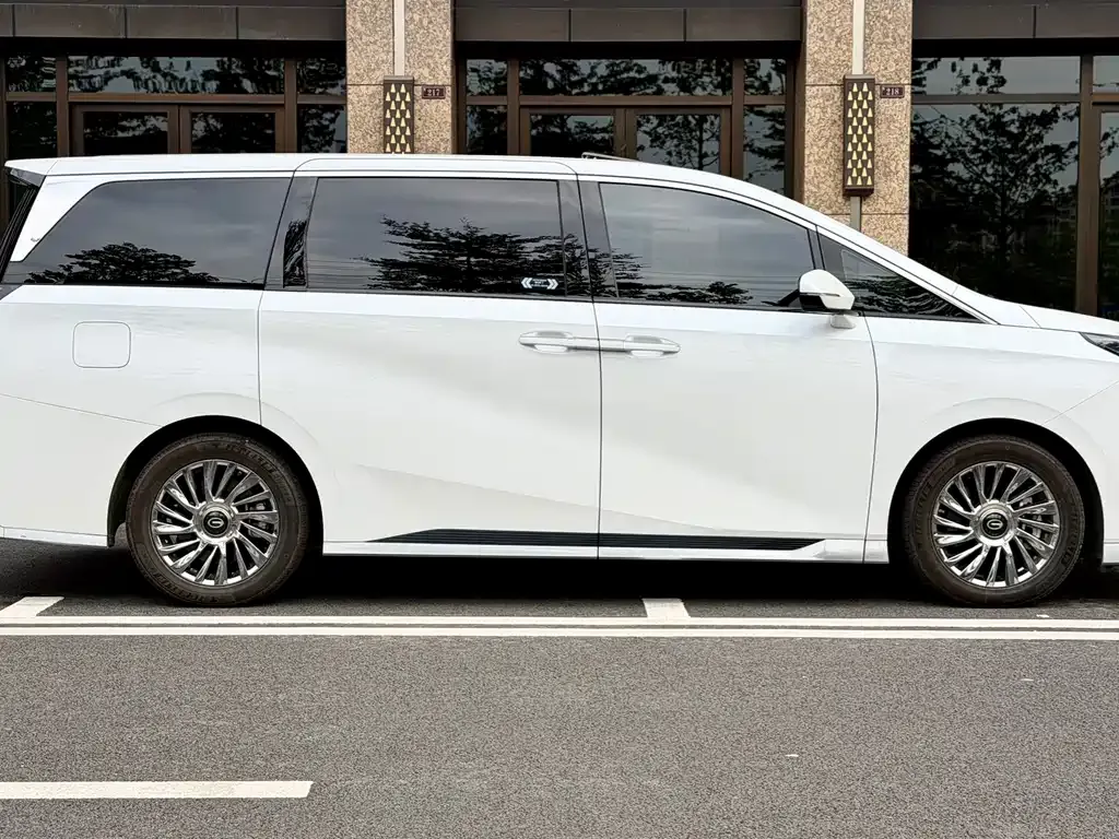 GAC Motor Trumpchi M8 — фото 9