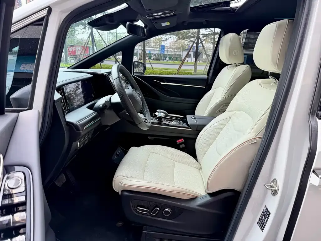 GAC Motor Trumpchi M8 — фото 8