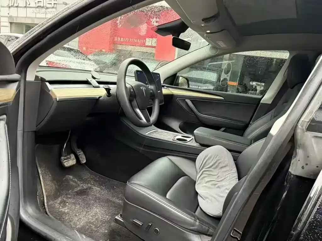 Tesla Model Y — фото 4