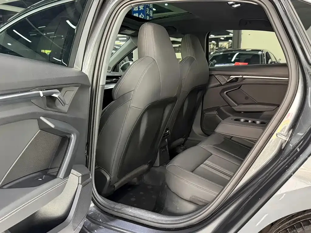 Audi A3 2023 из CN, фото 10