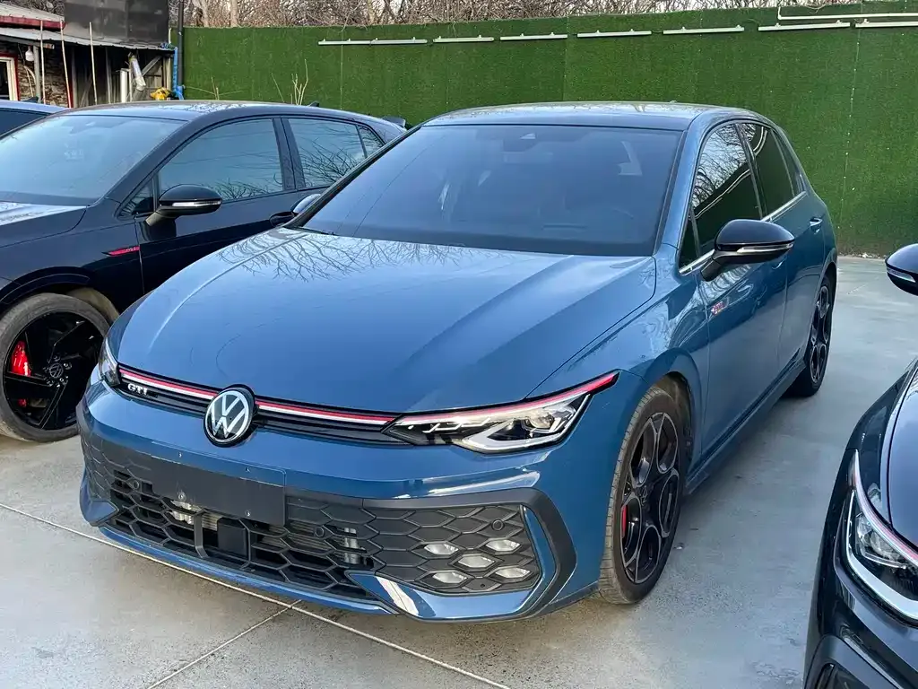Volkswagen Golf GTI — фото 1