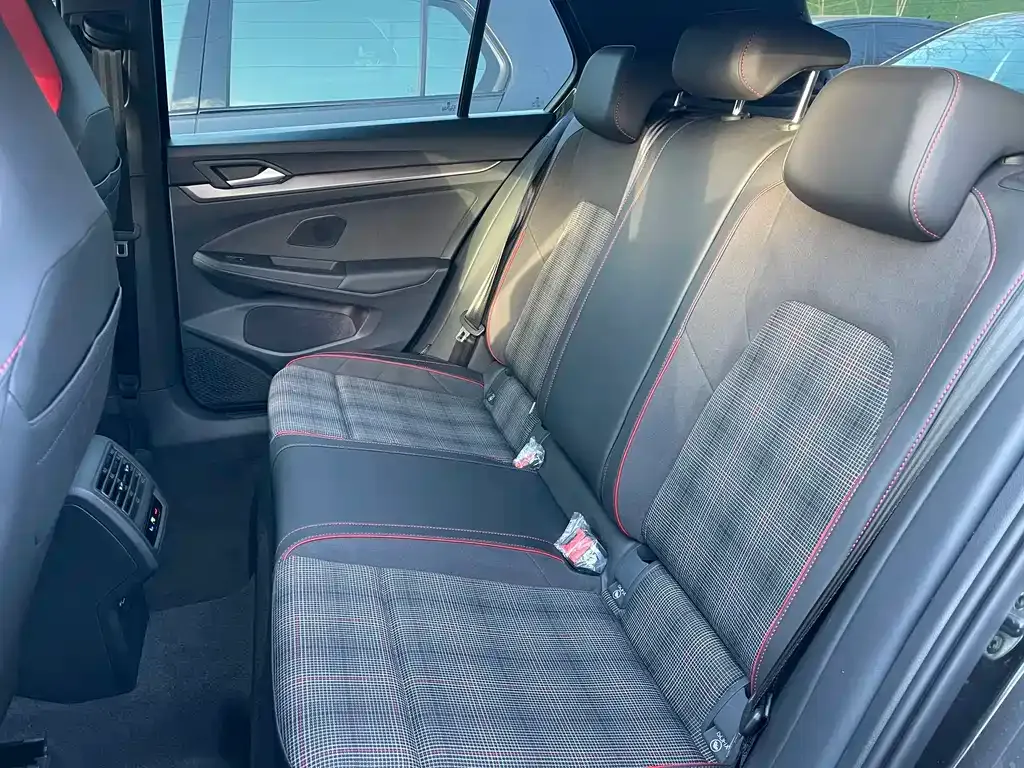 Volkswagen Golf GTI — фото 10