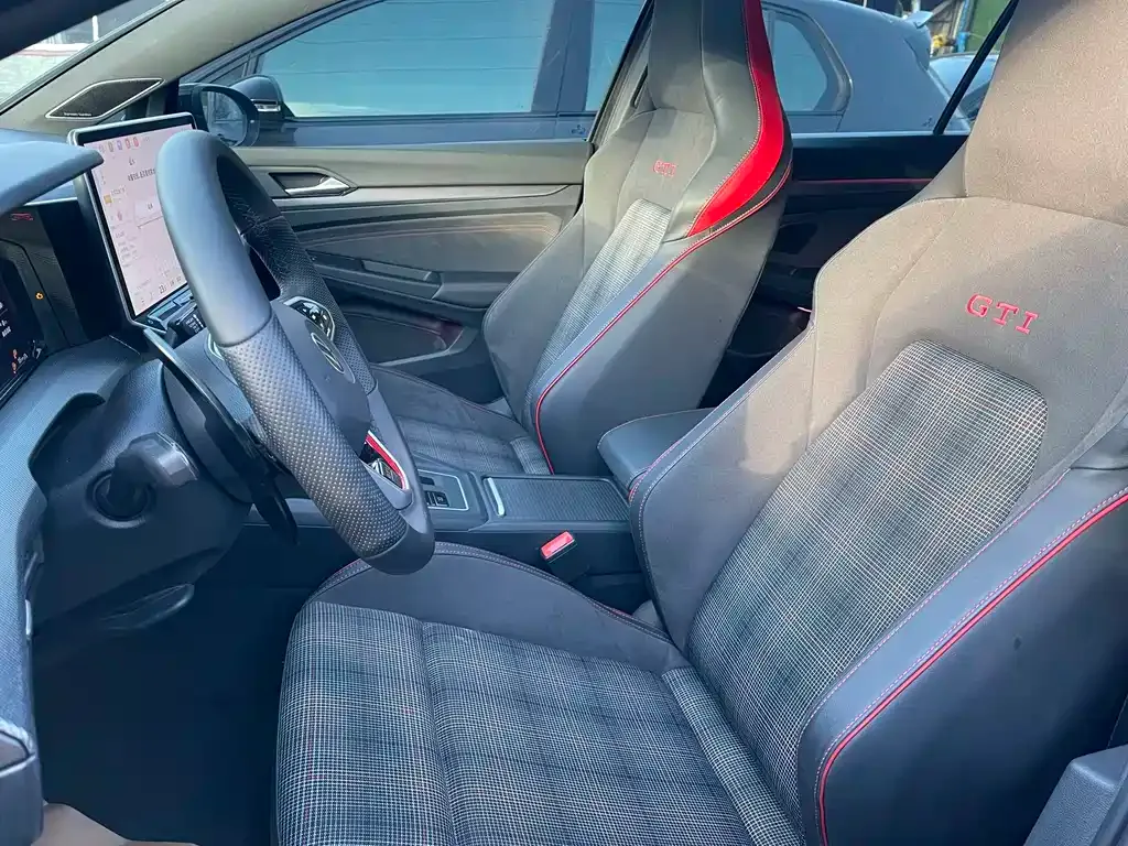 Volkswagen Golf GTI — фото 8