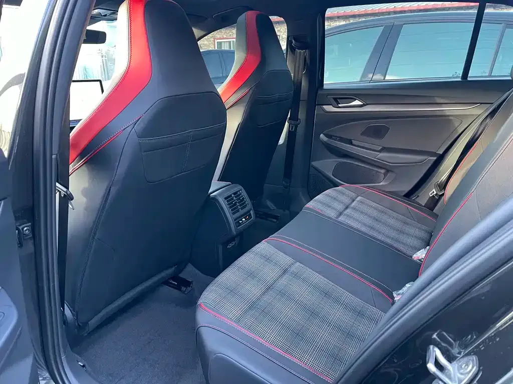 Volkswagen Golf GTI — фото 5