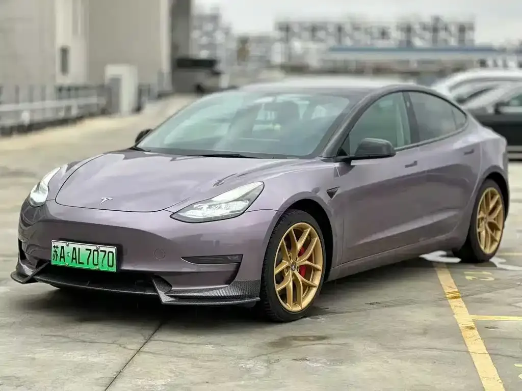 Tesla Model 3 — фото 1
