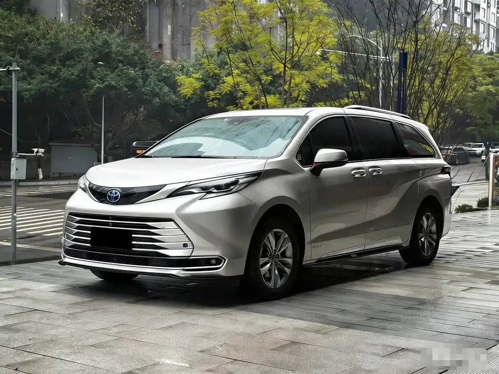 Toyota Sienna 2023 из CN, фото 1