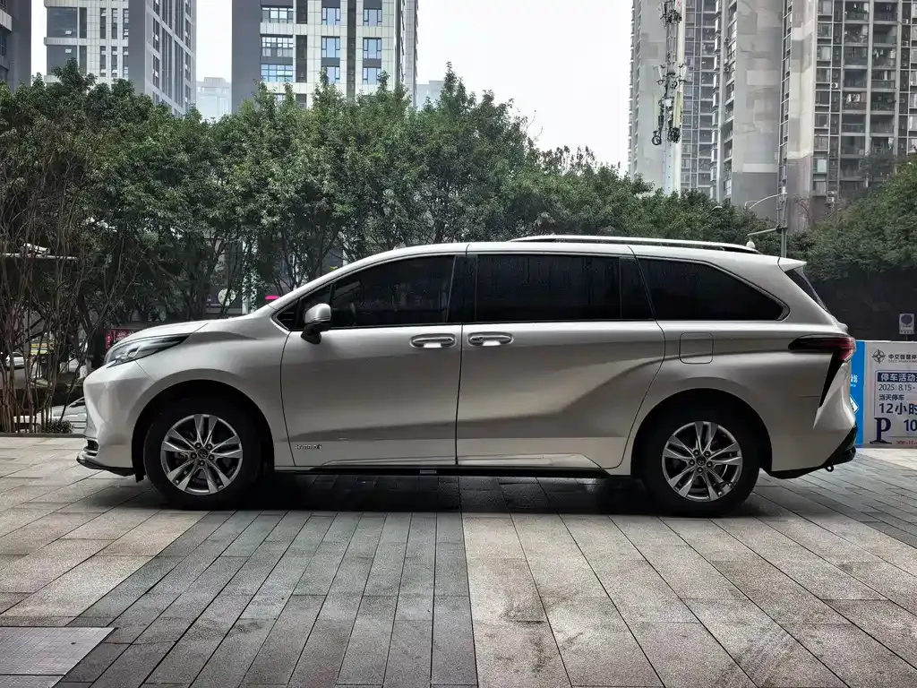 Toyota Sienna 2023 из CN, фото 6