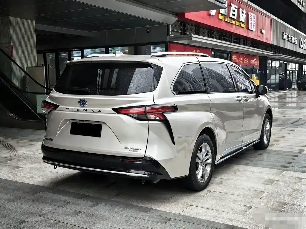 Toyota Sienna 2023 из CN, фото 3